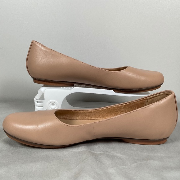 PRACTICALLY NEW Naturalizer flats - Picture 1 of 5